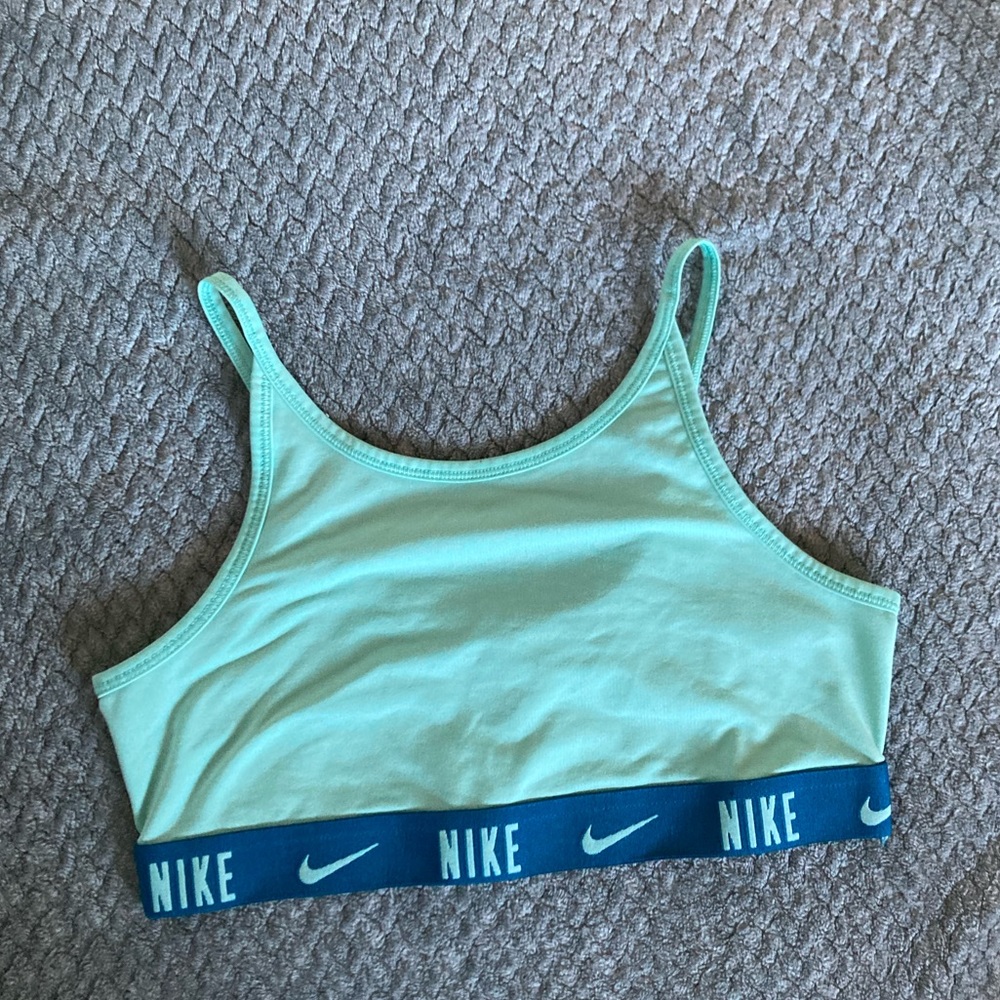 Nike Big Kids (Girls’) Trophy Sports Bra